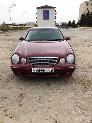 Mercedes E 220 2001, 304,149 km - 2.2 l - Saatlı