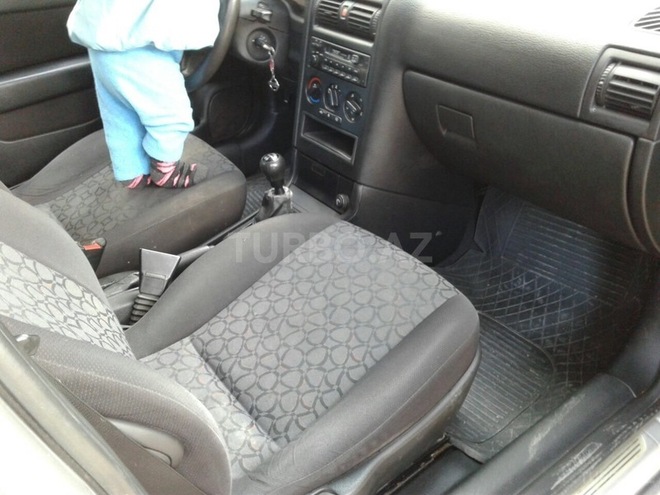 Opel Astra 2000, 320,000 km - 1.6 l - Bakı