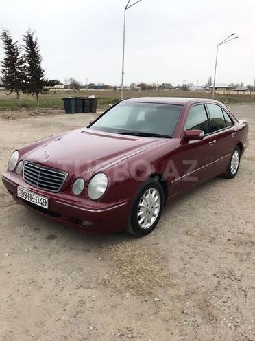 Mercedes E 220 2001, 304,149 km - 2.2 l - Saatlı