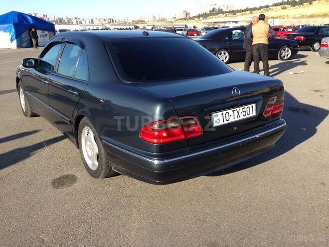 Mercedes E 270 2000, 132,000 km - 2.7 l - Bakı