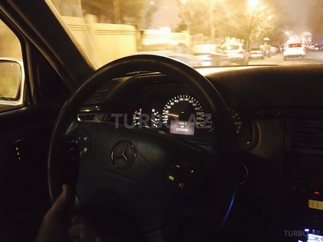 Mercedes E 320 2001, 271,000 km - 3.2 l - Bakı