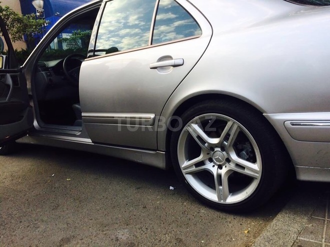 Mercedes E 320 2001, 271,000 km - 3.2 l - Bakı