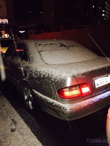 Mercedes E 320 2001, 271,000 km - 3.2 l - Bakı