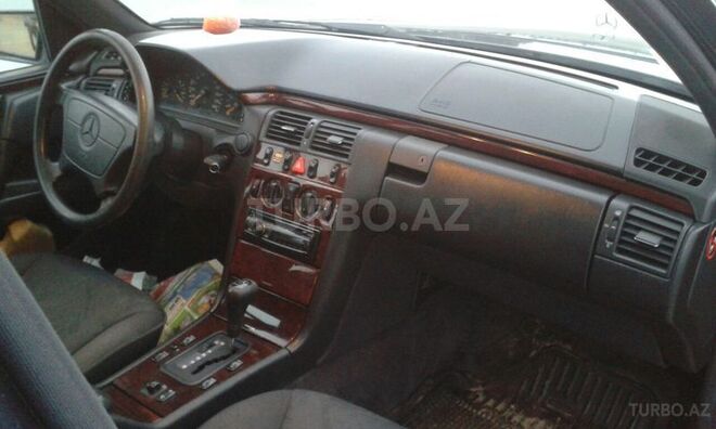 Mercedes E 230 1997, 210,000 km - 2.3 l - Bakı