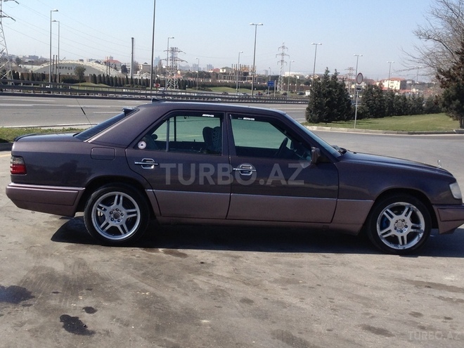 Mercedes E 220 1994, 334,000 km - 2.2 l - Bakı
