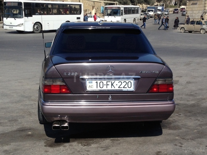 Mercedes E 220 1994, 334,000 km - 2.2 l - Bakı