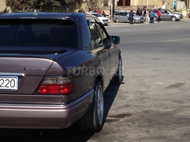 Mercedes E 220 1994, 334,000 km - 2.2 l - Bakı