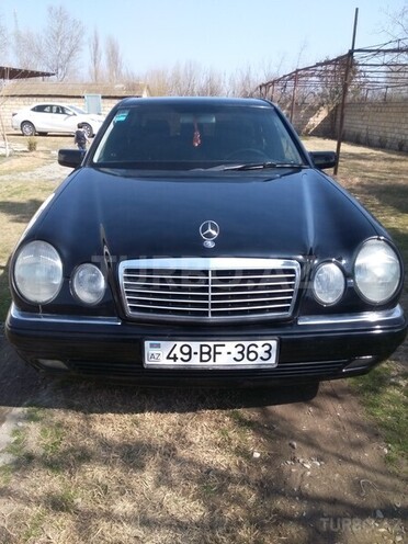 Mercedes E 240 1999, 220,000 km - 2.4 l - Saatlı