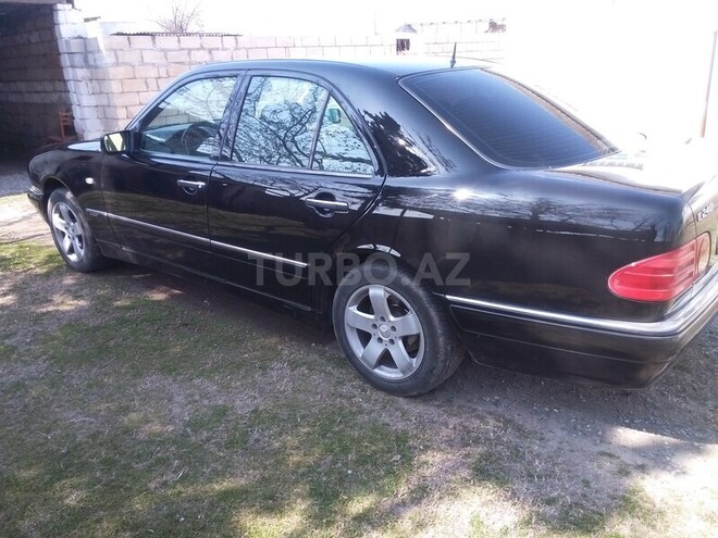 Mercedes E 240 1999, 220,000 km - 2.4 l - Saatlı