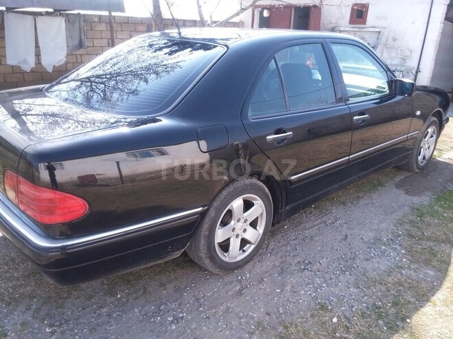Mercedes E 240 1999, 220,000 km - 2.4 l - Saatlı