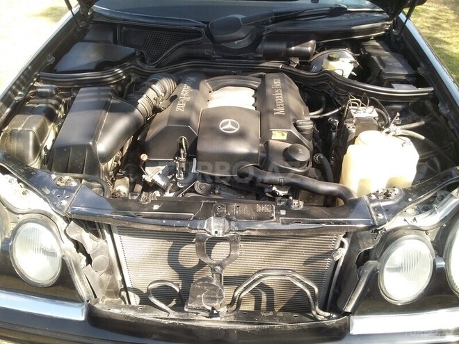 Mercedes E 240 1999, 220,000 km - 2.4 l - Saatlı