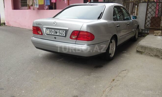 Mercedes E 240 1999, 241,000 km - 2.4 l - Bakı