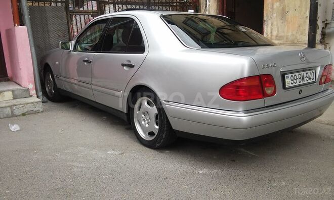 Mercedes E 240 1999, 241,000 km - 2.4 l - Bakı