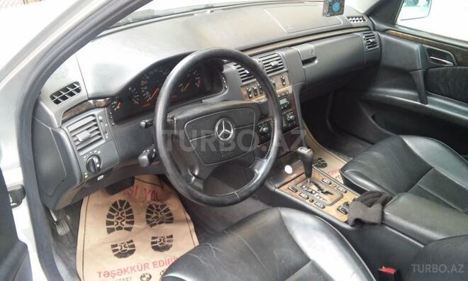 Mercedes E 240 1999, 241,000 km - 2.4 l - Bakı