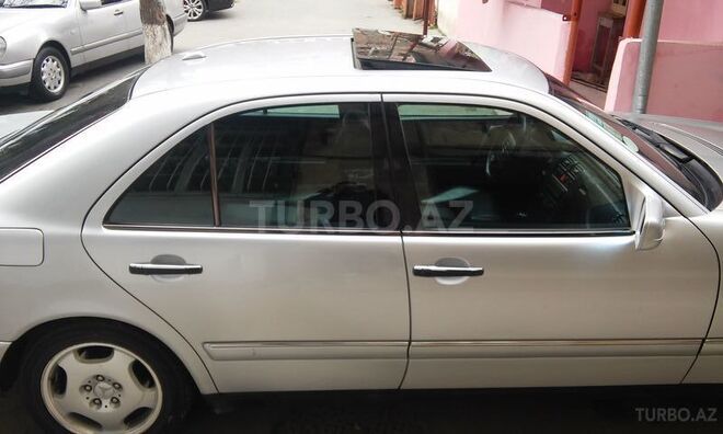 Mercedes E 240 1999, 241,000 km - 2.4 l - Bakı