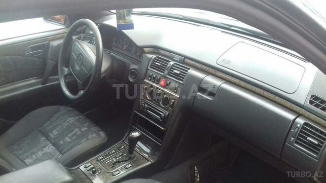 Mercedes E 220 1998, 275,000 km - 2.2 l - Bakı