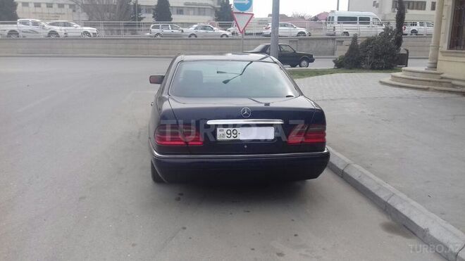 Mercedes E 220 1998, 275,000 km - 2.2 l - Bakı