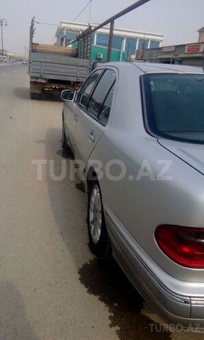 Mercedes E 220 2000, 390,000 km - 2.2 l - Bakı
