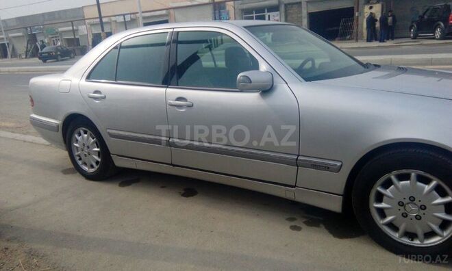 Mercedes E 220 2000, 390,000 km - 2.2 l - Bakı