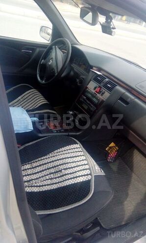 Mercedes E 220 2000, 390,000 km - 2.2 l - Bakı
