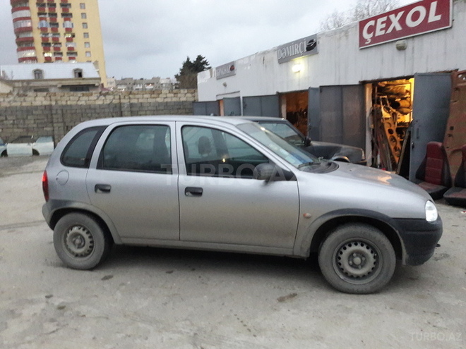 Opel Corsa 1995, 179,000 km - 1.4 l - Bakı