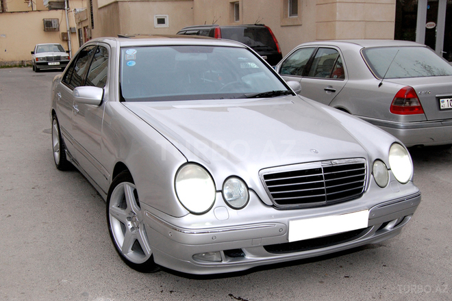 Mercedes E 240 2001, 130,000 km - 2.4 l - Bakı