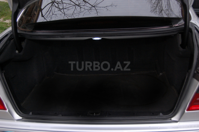 Mercedes E 240 2001, 130,000 km - 2.4 l - Bakı