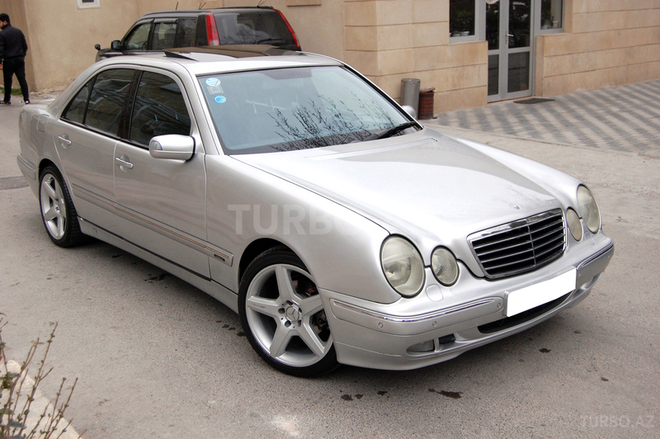 Mercedes E 240 2001, 130,000 km - 2.4 l - Bakı