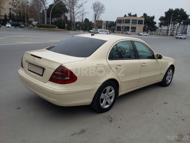Mercedes E 220 2003, 220,000 km - 2.2 l - Yevlax