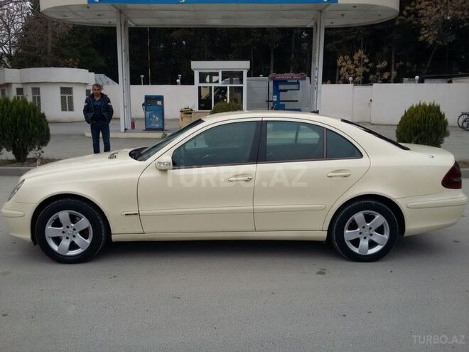 Mercedes E 220 2003, 220,000 km - 2.2 l - Yevlax
