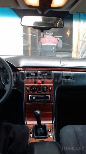 Mercedes E 220 1995, 250,000 km - 2.3 л - Bakı