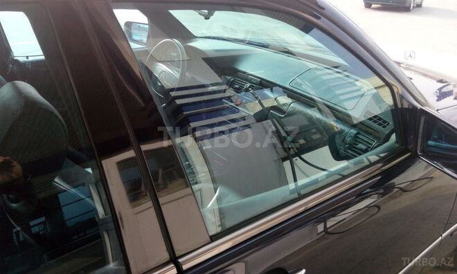 Mercedes E 280 1998, 255,000 km - 2.8 l - Sumqayıt