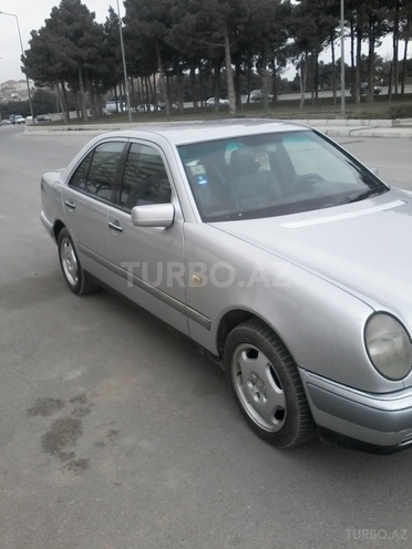 Mercedes E 220 1996, 300,000 km - 2.2 l - Bakı