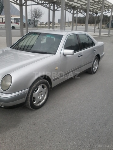 Mercedes E 220 1996, 300,000 km - 2.2 l - Bakı