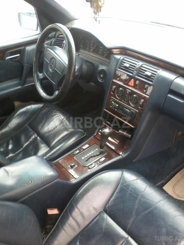Mercedes E 220 1996, 300,000 km - 2.2 l - Bakı