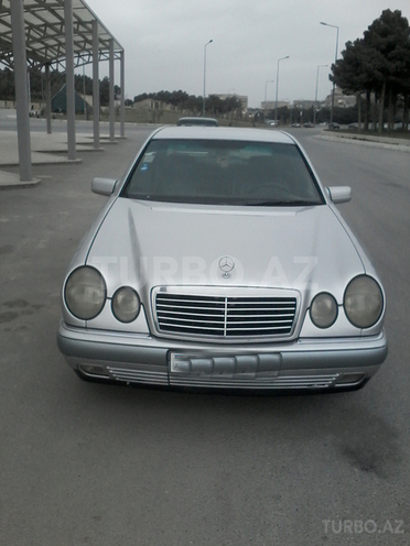 Mercedes E 220 1996, 300,000 km - 2.2 l - Bakı