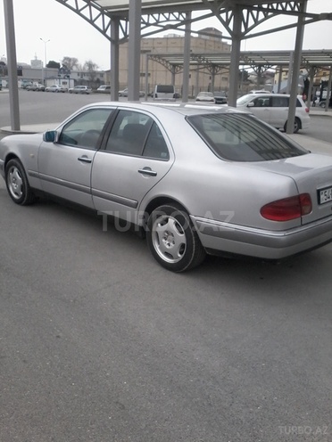 Mercedes E 220 1996, 300,000 km - 2.2 l - Bakı