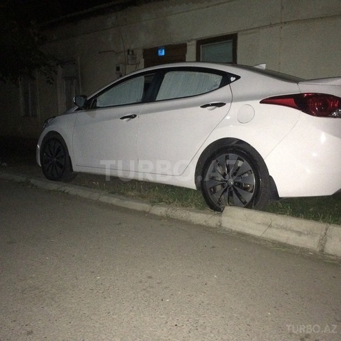Hyundai Elantra 2013, 77,000 km - 1.8 л - Quba