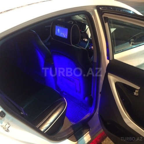 Hyundai Elantra 2013, 77,000 km - 1.8 л - Quba