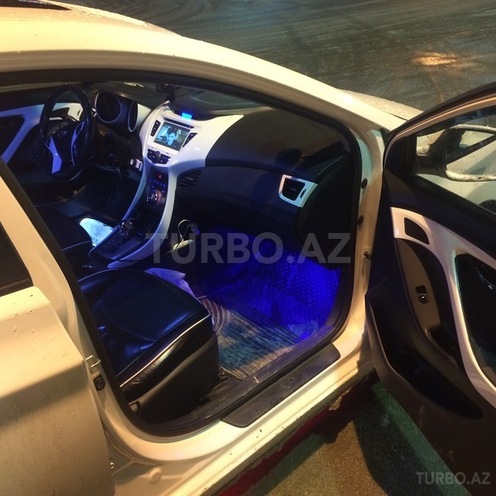 Hyundai Elantra 2013, 77,000 km - 1.8 л - Quba