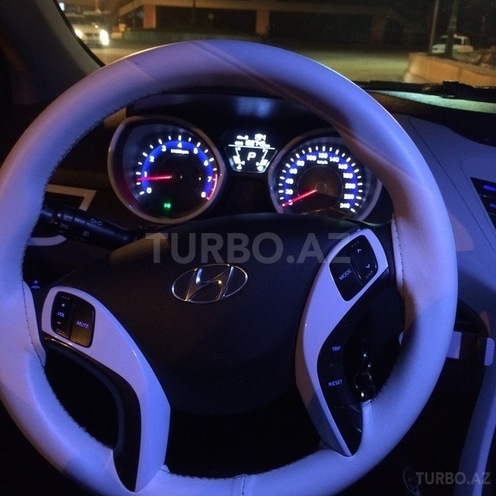 Hyundai Elantra 2013, 77,000 km - 1.8 л - Quba