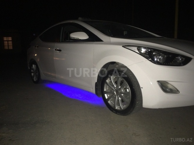 Hyundai Elantra 2013, 77,000 km - 1.8 л - Quba