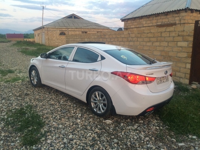 Hyundai Elantra 2013, 77,000 km - 1.8 л - Quba