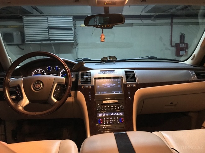 Cadillac Escalade 2011, 63,000 km - 6.2 l - Bakı