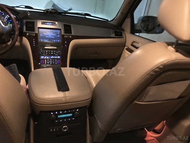 Cadillac Escalade 2011, 63,000 km - 6.2 l - Bakı