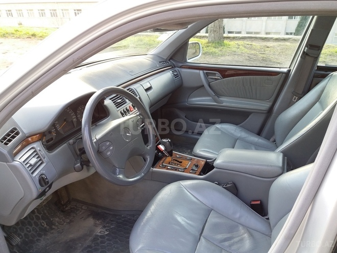 Mercedes E 280 2001, 190,000 km - 2.8 l - Bakı