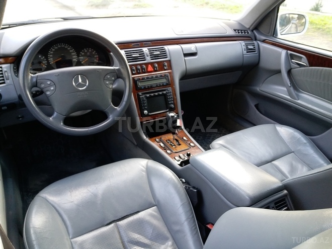 Mercedes E 280 2001, 190,000 km - 2.8 l - Bakı