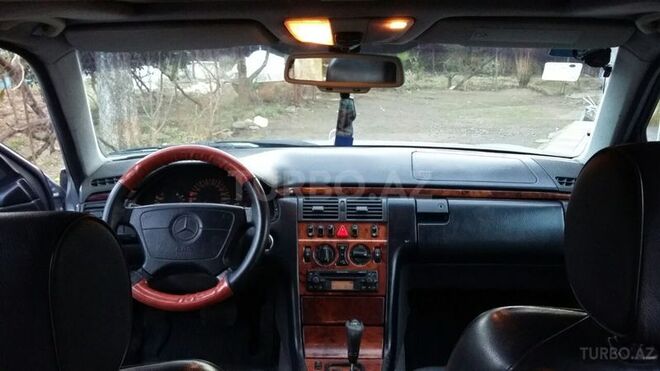 Mercedes  1999, 266,413 km - 3.0 l - Lənkəran