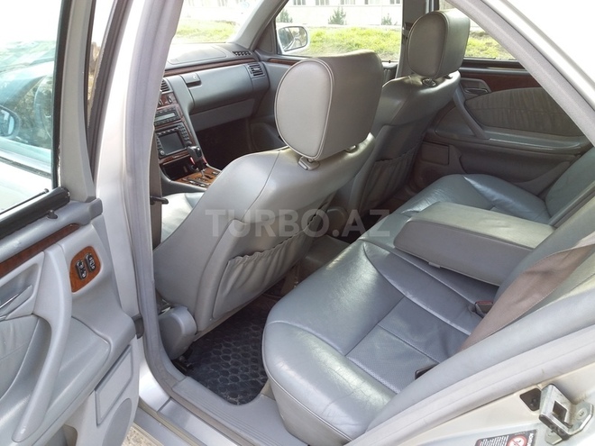 Mercedes E 280 2001, 190,000 km - 2.8 l - Bakı