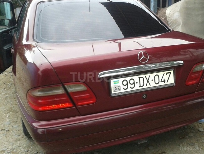 Mercedes E 220 2002, 250,000 km - 2.2 l - Salyan